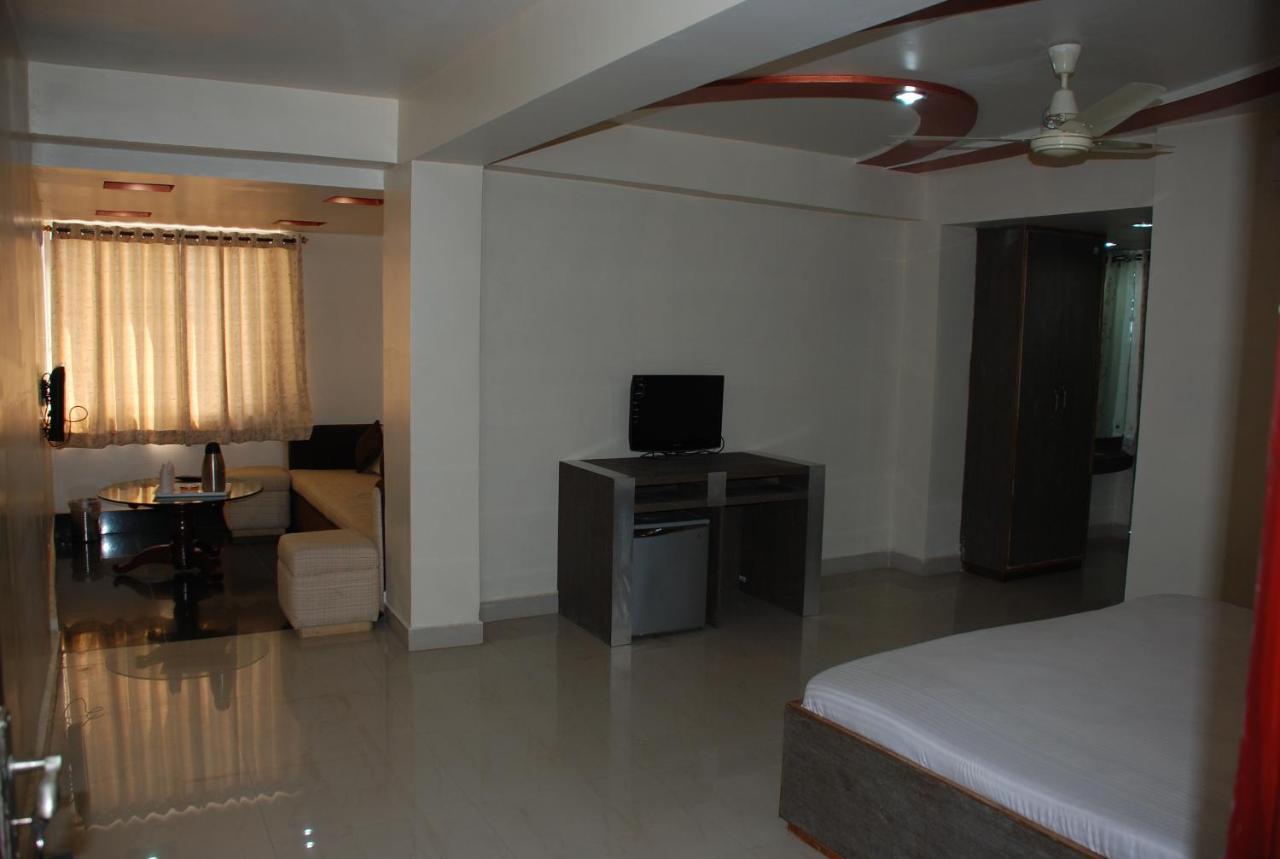 Hotel Grand Arjun Rāipur Exterior foto