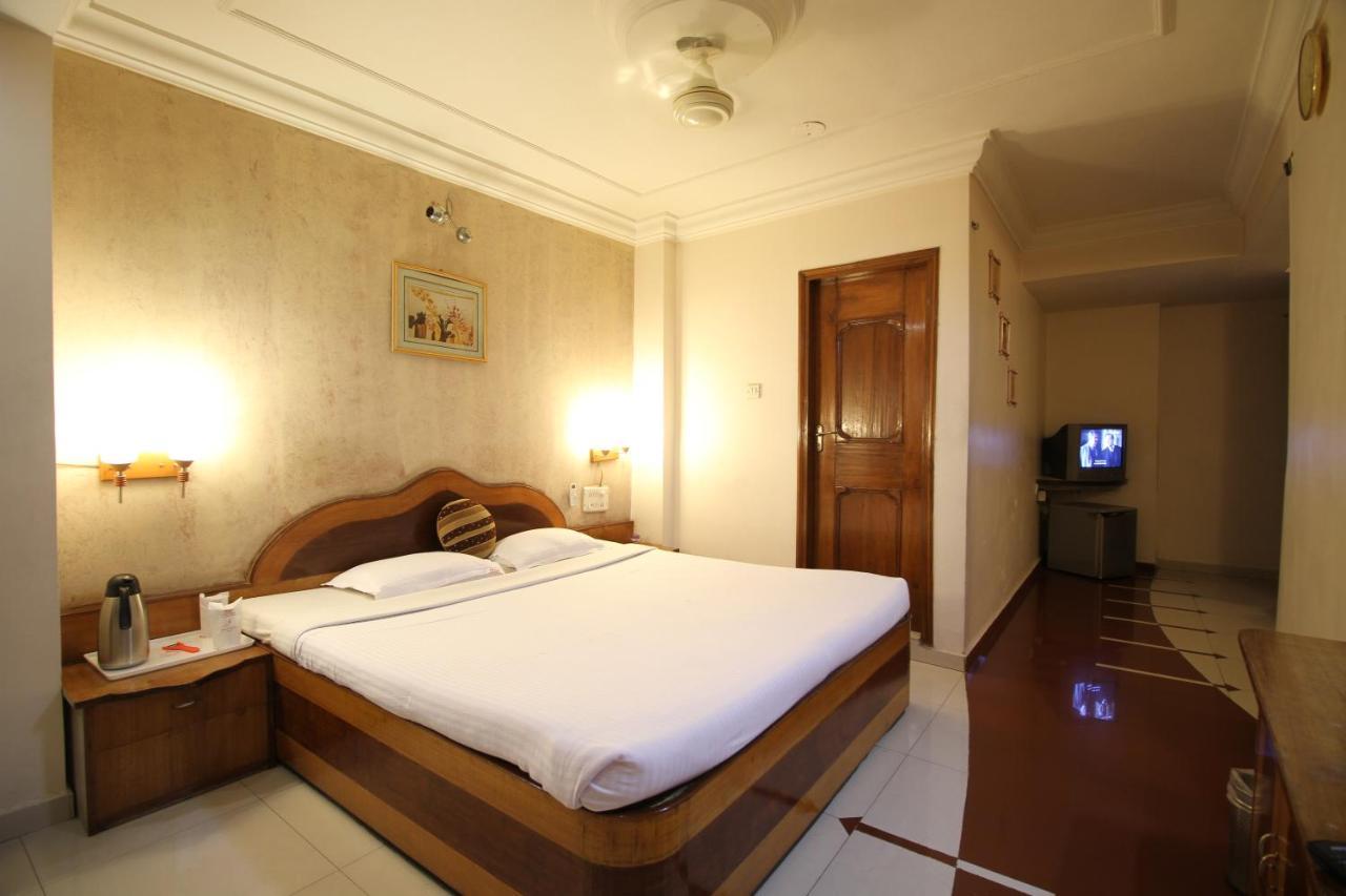 Hotel Grand Arjun Rāipur Exterior foto